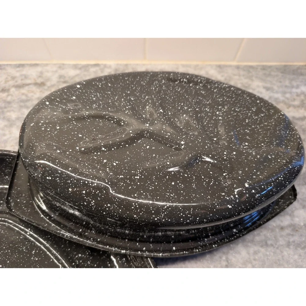 Black Speckled Enamel - Small Oval Roaster Pan w/Lid -‎ 13